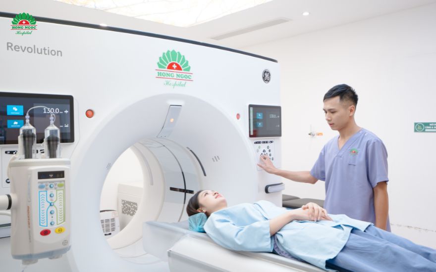 Khách hàng khám sức khỏe định kỳ tại Bệnh viện Hồng Ngọc