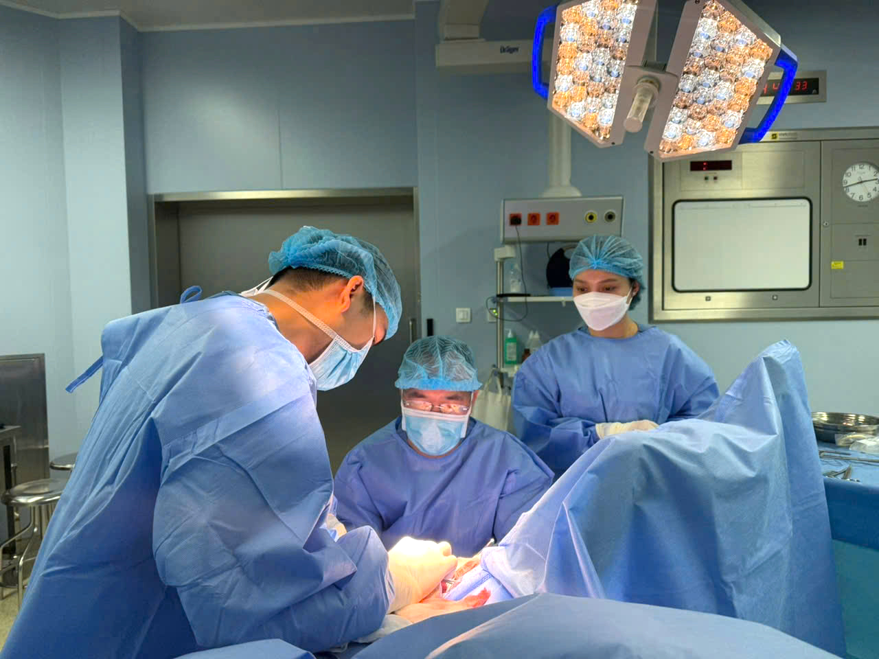 Điều trị hẹp bao quy đầu theo chỉ định của bác sĩ