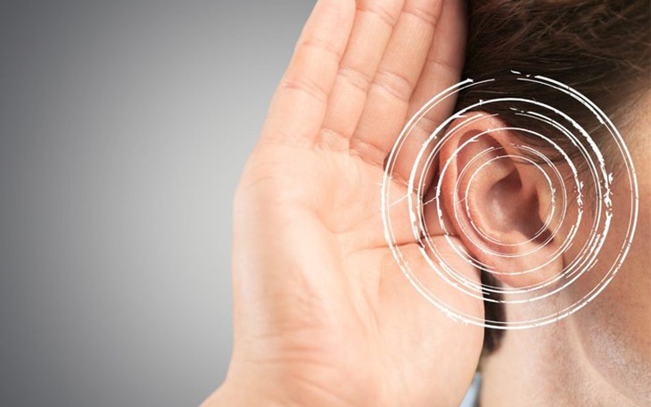 Máy trợ thính là một trong những giải pháp phổ biến giúp người cao tuổi cải thiện khả năng nghe