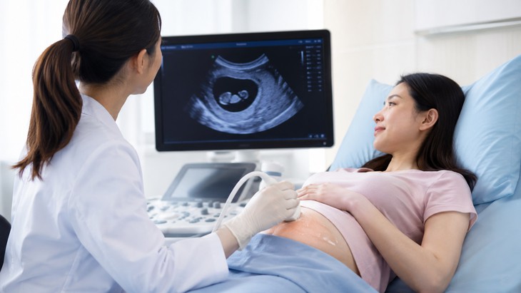 Người từng sinh mổ nên khám sớm ngay khi thử thai dương tính để xác định vị trí túi thai