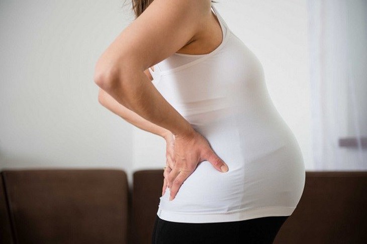 Đau lưng khi mang thai là tình trạng thường gặp ở mẹ bầu