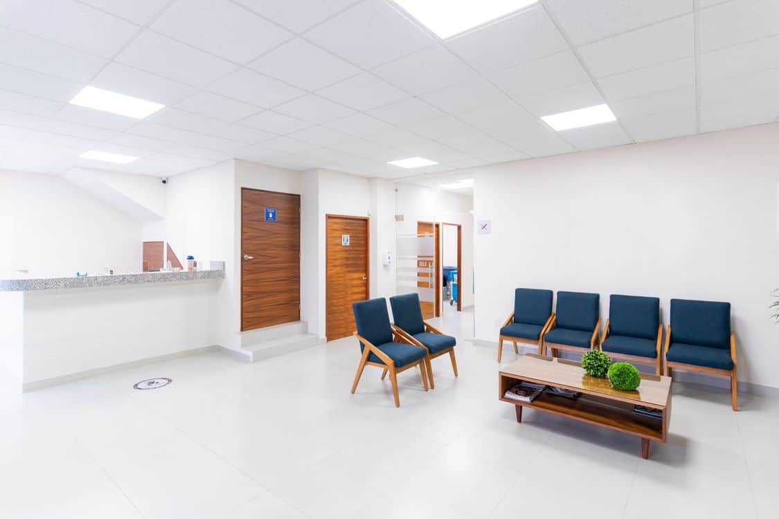 Khu tiếp nhận bệnh nhân bảo hiểm y tế tại bệnh viện tư nhân